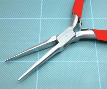 75622 Needle Nose Pliers with Plain Jaws