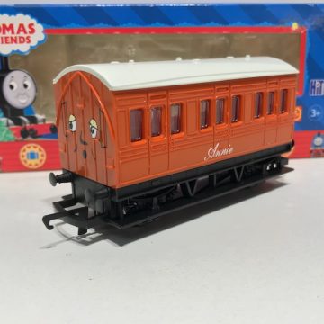 Hornby Thomas & Friends R115 Annie Coach Boxed