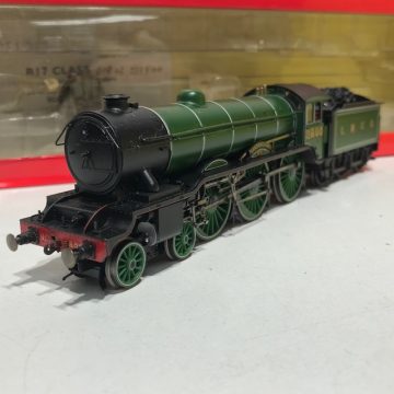 Hornby R2920 LNER 4-6-0 B17/1 'Sandringham' DCC Ready Boxed
